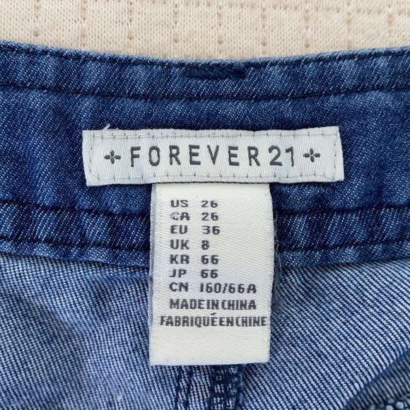 Women FOREVER 21 Denim Shorts Size 26 - Picture 3 of 3